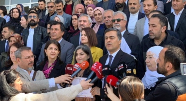 DEM Partili Abdullah Zeydan mazbatayı aldı