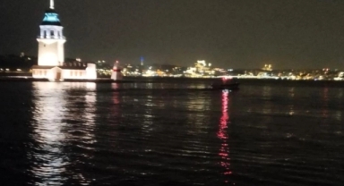 Denize atlayan şahıs yüzerek gözden kayboldu