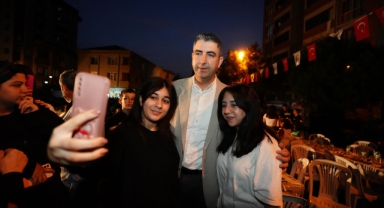 Kartal Belediye Başkanı Gökhan Yüksel, İftar Sofrasında Vatandaşlarla Buluştu