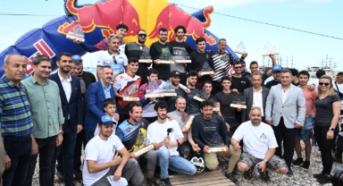 Kemer’de Gökyüzünden denize pedal çevirdiler