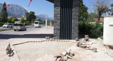 Kemer’de yol ve kaldırım çalışmaları 