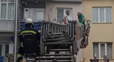 Komşusunun balkonunda mahsur kaldı