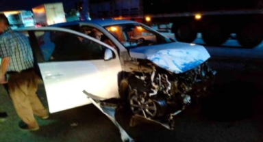 Konya'da otomobil kamyonla çarpıştı