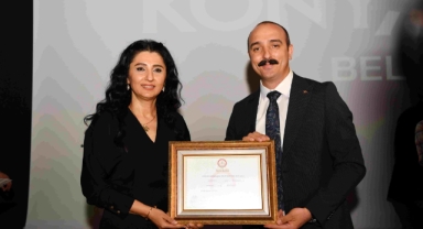 Konyaaltı Belediye Başkanı olarak seçilen Cem Kotan mazbatasını aldı 