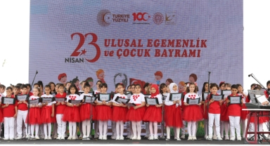 KÜÇÜKÇEKMECE’DE 23 NİSAN’A COŞKULU KUTLAMA