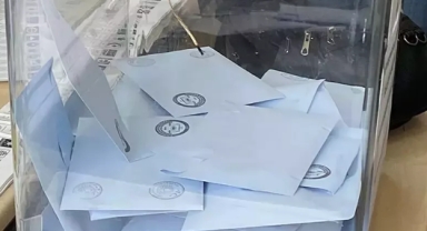 Muhtar 2 kez oy kullandı