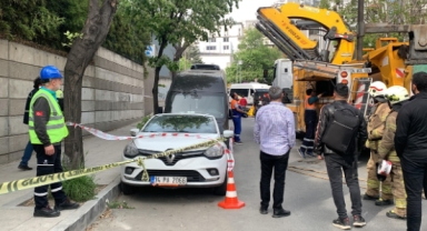 Şişli'de yol çöktü