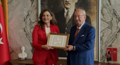 Tekirdağ’ın ilk kadın belediye başkanı mazbatasını aldı