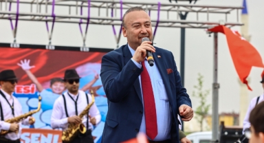 UŞAK ÇOÇUK KENT’TE 23 NİSAN ÇOŞKUSU 