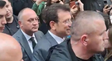 Vatandaşlar fotoğraf çekinmek için sıraya girdi