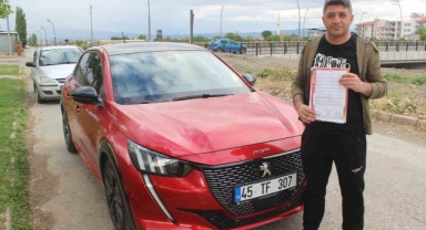 Yılların birikimiyle aldığı sıfır araç hasarlı çıktı