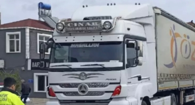 Yolun karşısına geçmek isterken canından oldu