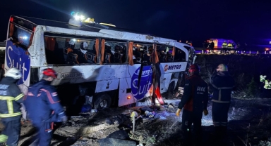 Aksaray'da yolcu otobüsü devrildi