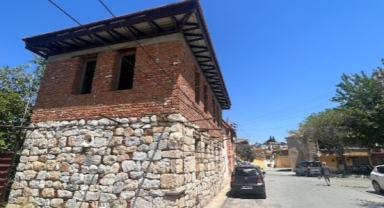 Antik kentin taşları ile ev yaparken yakalandılar