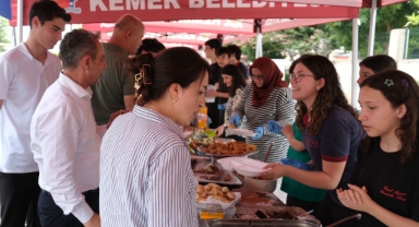 Başkan Yardımcısı Baytekin Ünal Aysal Kemer Göynük Ünal Aysal Anadolu Lisesi kermesine katıldı