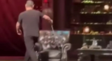 Cem Yılmaz'ın son gösterisinde olay çıktı