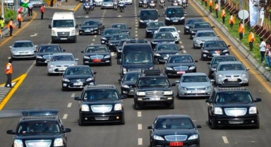 Erdoğan'ın konvoyuna tepki gösteren kız çocuğuna gözaltı