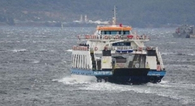 Feribot seferlerine fırtına engeli