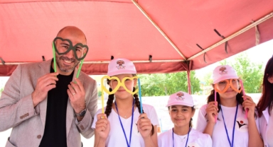 Germencik Belediye Başkanı Burak Zencirci, TÜBİTAK 4006 Bilim Fuarı’nın açılışını yaptı