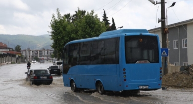 Hatay'ı sağanak yağış vurdu