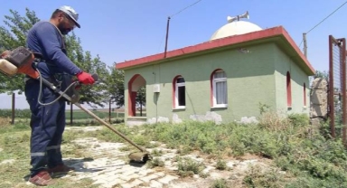 İmamoğlu Belediyesi, Camii Temizliği ve Park Bakım Çalışmalarına Devam Ediyor