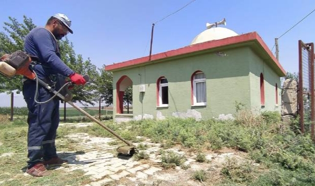İmamoğlu Belediyesi, Camii Temizliği ve Park Bakım Çalışmalarına Devam Ediyor