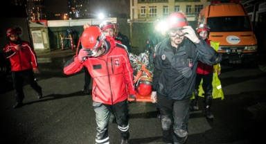 Kartal Belediyesi Afet İşleri Müdürlüğü Ekipleri Sağanak Yağmur Altındaki Tatbikat İle Geceyi Hareketli Geçirdi