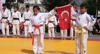 Kemer'de 19 Mayıs coşkusu 