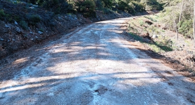Kemer’de yol ve kaldırım çalışmaları