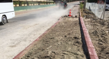 Kemer’de yol ve kaldırım çalışmaları 