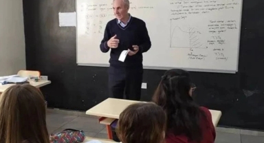 Okula giriş anı ve elindeki silah ile görüntülendi