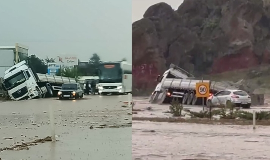 Şiddetli yağış karayolunu felç etti