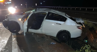 Sivas'ta refüje çarpan otomobil takla attı