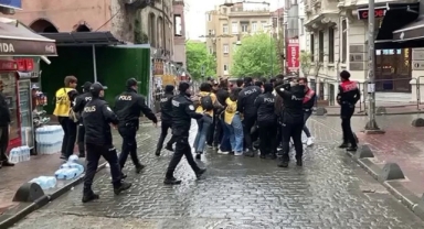 Taksim'e yürümek isteyen gruplara polis müdahalesi