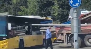 Vincin kasasındaki direkler otobüse ok gibi saplandı