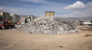 'Yıkılan apartmanda demir yoktu'