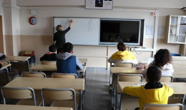 Yusuf Tekin yeni müfredatı onayladı