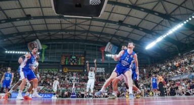 Anadolu Efes, Pınar Karşıyaka'yı farklı geçti