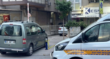 Anneannesini bıçaklayıp rehin aldı