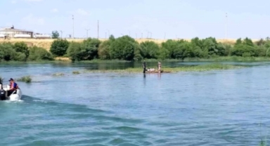Dicle Nehri'inde mahsur kalan aile kurtarıldı