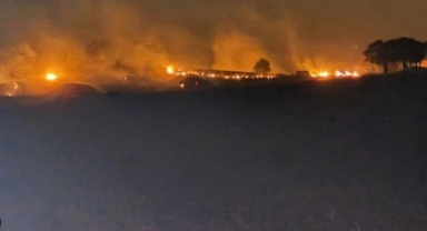 Diyarbakır'da şehir içinde anız yangını