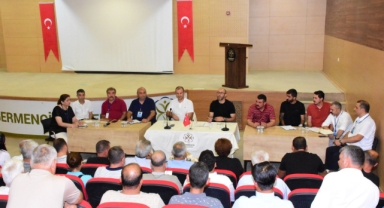 Germencik Belediye Başkanı Burak Zencirci yeni dönemin ilk muhtarlar toplantısını düzenledi