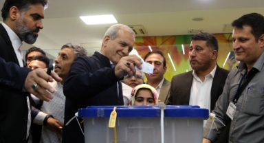 İran'da cumhurbaşkanı seçimi ikinci tura kaldı