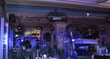 Kadıköy’de restoranın tavanı çöktü