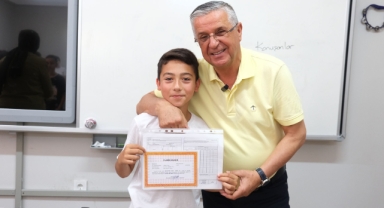 Kemer Belediye Başkanı Necati Topaloğlu, karne törenine katıldı