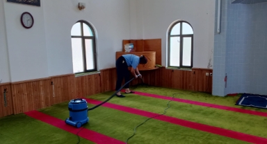 Kemer 'de Kurban Bayramı öncesi camilerde temizlik