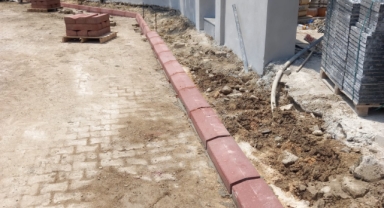 Kemer’de yol ve kaldırım çalışmaları 