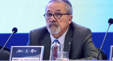 Küçükçekmece'de çöken binayı değerlendirdi