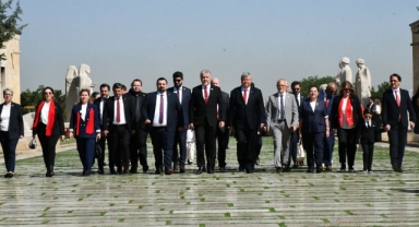 Lüleburgaz Belediye Başkanı Gerenli ve meclis üyeleri Anıtkabir’deydi