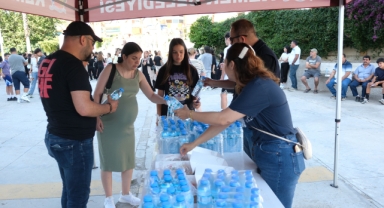 Sınav öncesi Kemer Belediyesi öğrencilere su ve şeker
